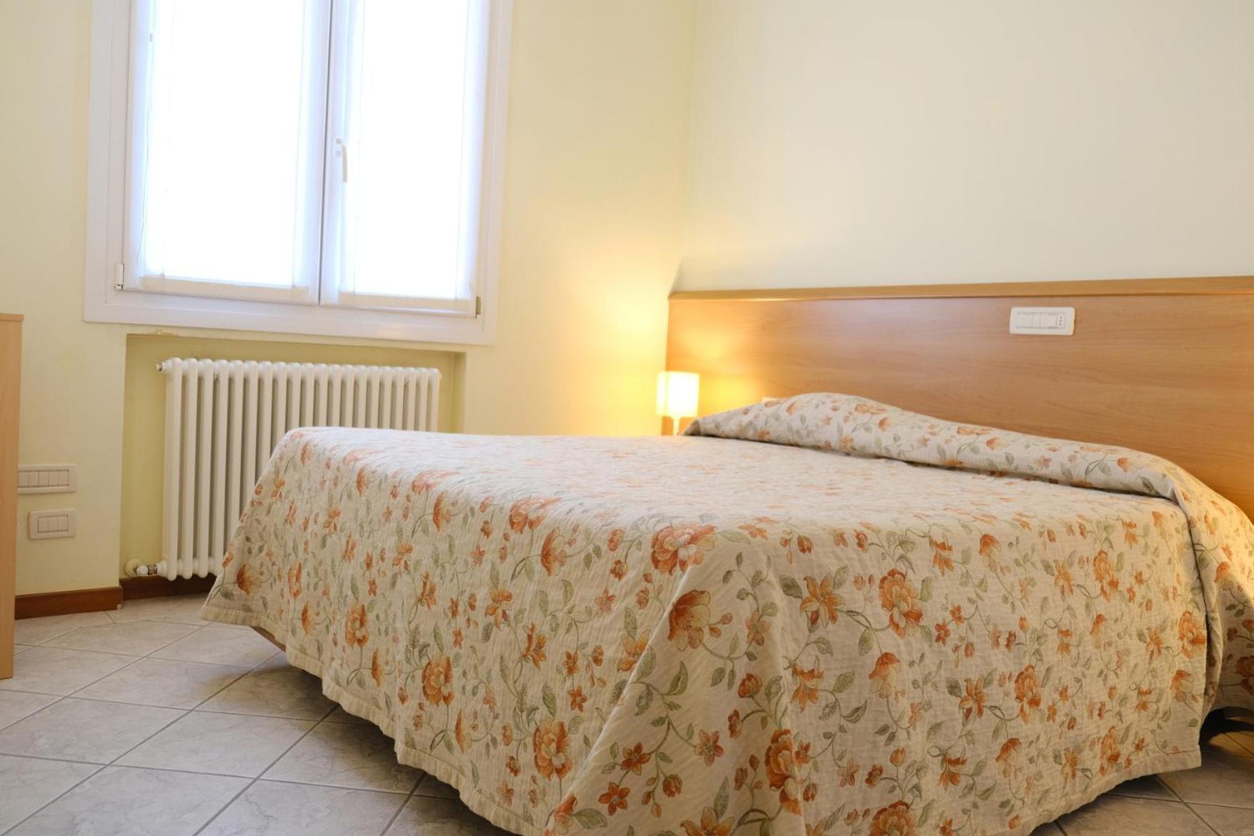 Residenza Carracci Aparthotel Bologna Ngoại thất bức ảnh