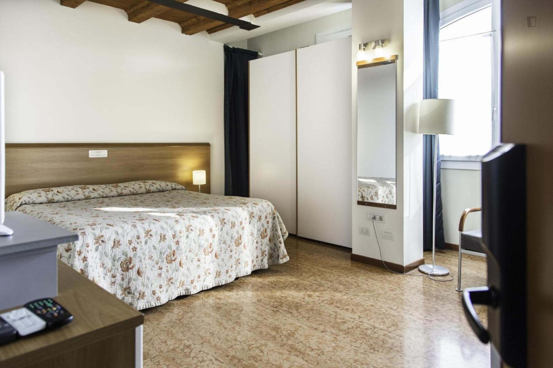 Residenza Carracci Aparthotel Bologna Ngoại thất bức ảnh